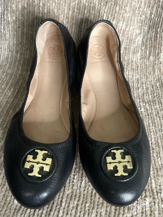 Tory Burch Shoes - Tory Burch Black Leather Minnie Travel Ballet Flats Gold Logo Emblem Size 10